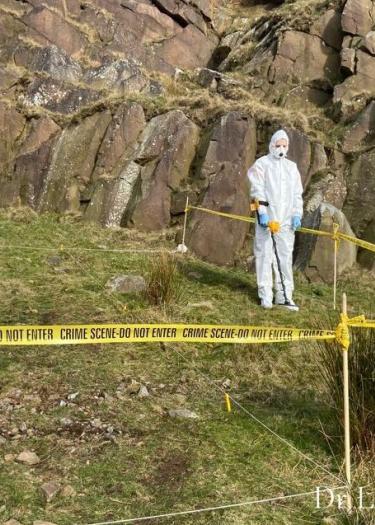Zwei Geo-Forensiker im Gelände